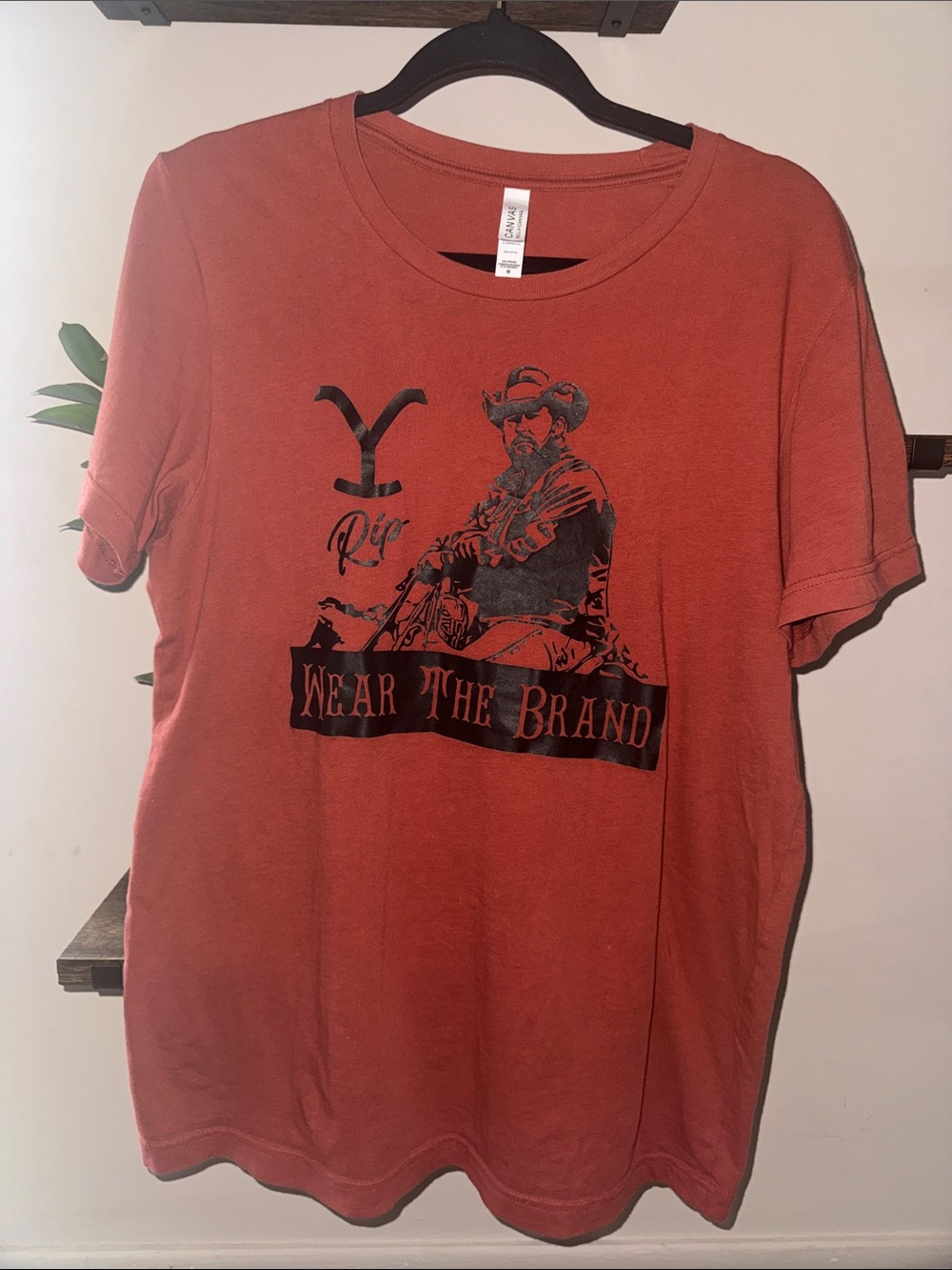 Yellowstone Rip Men's Rust Graphic Tee Size Medium